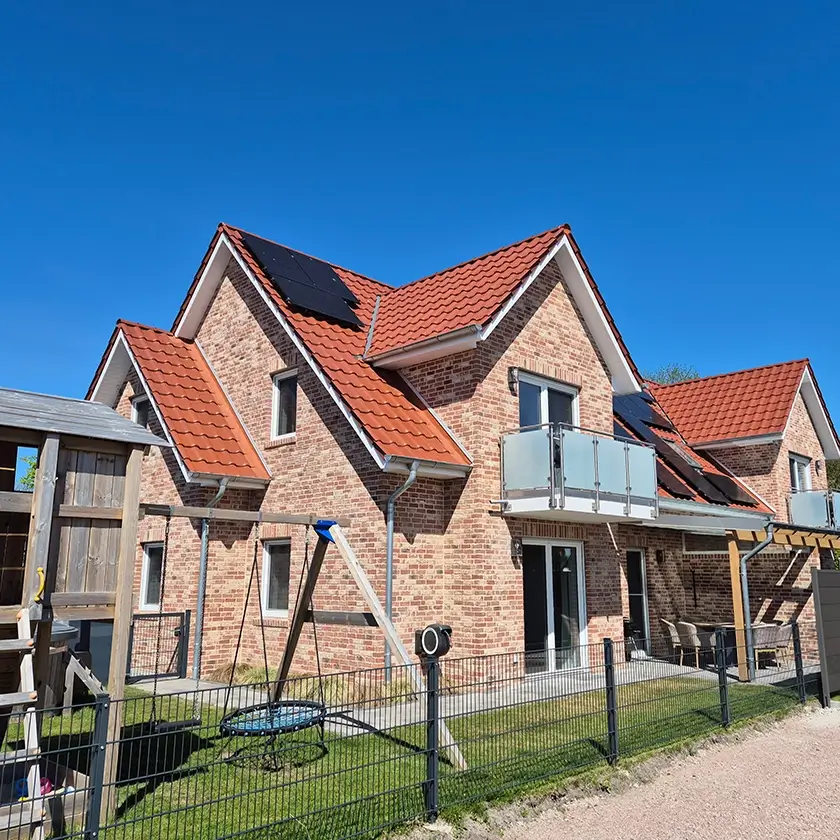 Ferienhaus Freiheit mit Spielturm für Kinder im Garten