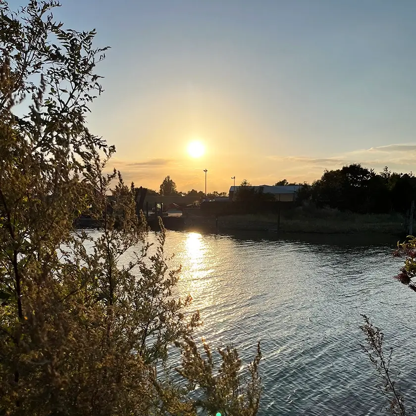 Sonnenuntergang am Wasser